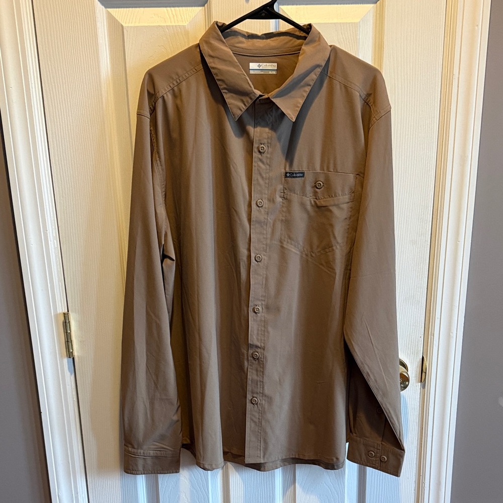 Columbia Men's Brown Button-Up Shirt
